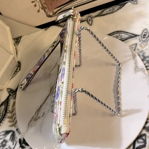 NWOT Nanette Lepore Floral Tech Wristlet - Picture 5 of 14